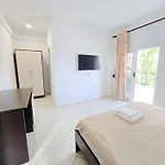 Azure Hotel Dhermi